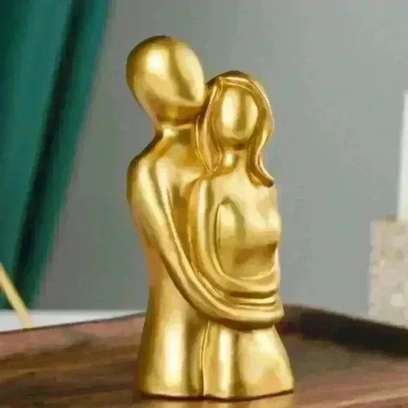 New Gold Sculpture, Embracing Couple, Modern Art, Minimalist, Romantic. - Picture 2 of 3